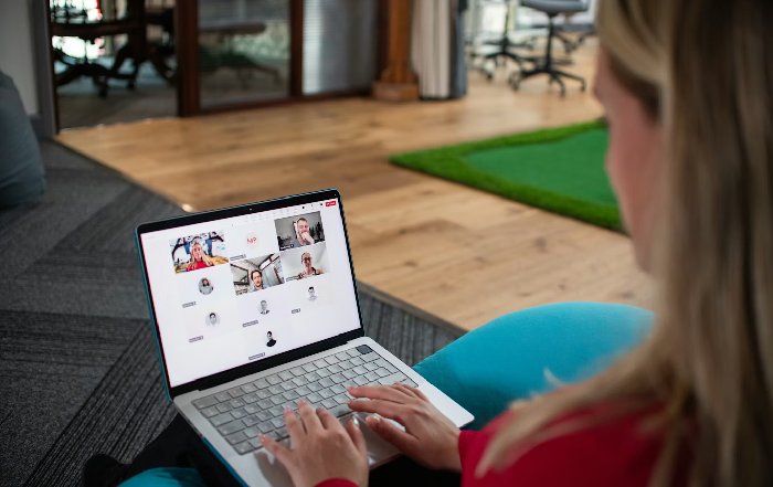 Article Image for Leading Remote Sales Teams Across Five Continents